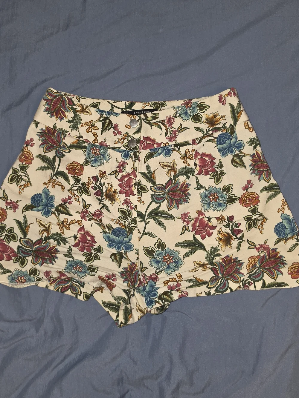 Zara White High-Waist Floral Shorts with Blue and Pink Flowers
